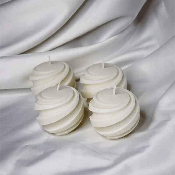 Rolling Ball Candle - Quantity: two candles